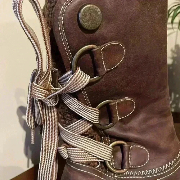 White Mountain TIVIA Boots - Picture 10 of 11